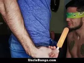 Blindfolded Roommate Gets Dick in His Mouth - Unclebangs